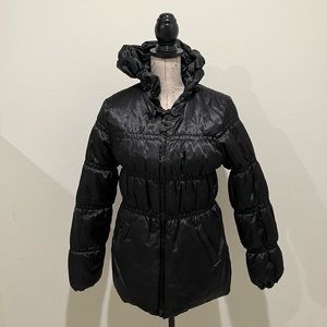 NWOT Glossy down puffer zip up ruffle Ruffle jacket black polka dots size M